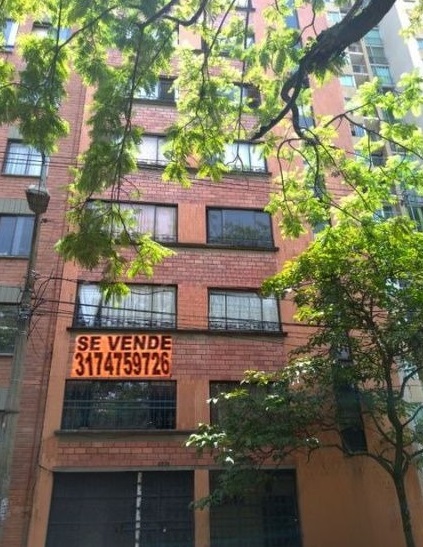 EDIFICIO EN VENTA CON 24 APARTAMENTOS + 3 LOCALES