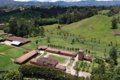 VENDO EN RIO NEGRO LLANO GRANDE HERMOSA HACIENDA