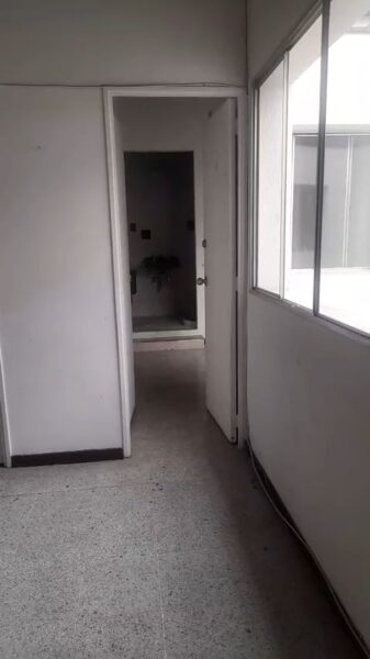 MEDELLIN LAURELES, VENDO CASA LOTE ESQUINERA