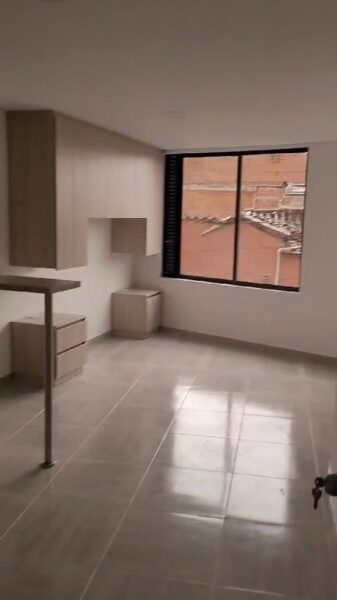 CASA ESQUINERA EN VENTA EN AYACUCHO CON 10 APARTA ESTUDIOS