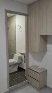 CASA ESQUINERA EN VENTA EN AYACUCHO CON 10 APARTA ESTUDIOS