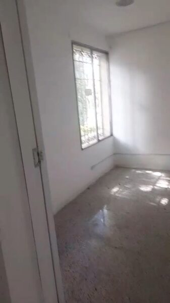 MEDELLIN LAURELES, VENDO CASA LOTE ESQUINERA