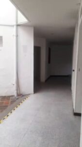 MEDELLIN LAURELES, VENDO CASA LOTE ESQUINERA