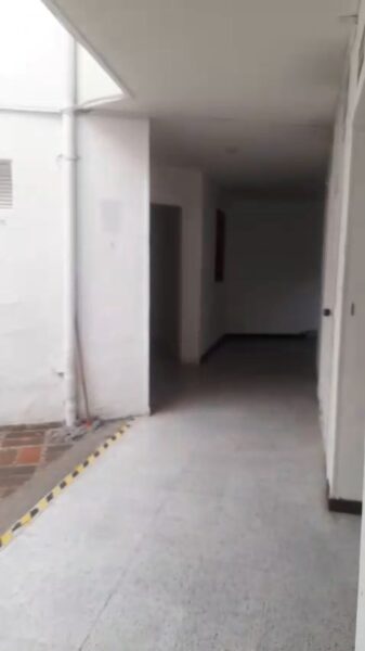 MEDELLIN LAURELES, VENDO CASA LOTE ESQUINERA