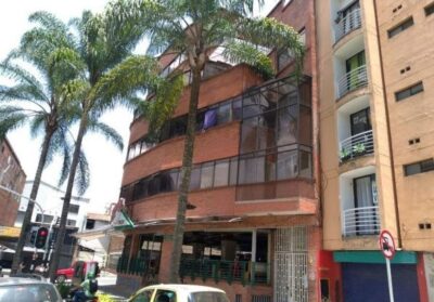 EDIFICIO EN VENTA EN LA GLORIETA DEL TEATRO PABLO TOBON URIBE