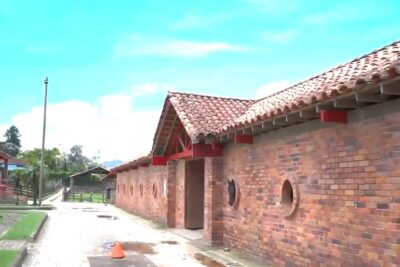 VENDO EN RIO NEGRO LLANO GRANDE HERMOSA HACIENDA