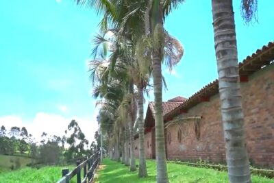 VENDO EN RIO NEGRO LLANO GRANDE HERMOSA HACIENDA