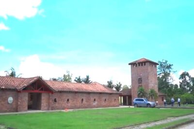 VENDO EN RIO NEGRO LLANO GRANDE HERMOSA HACIENDA