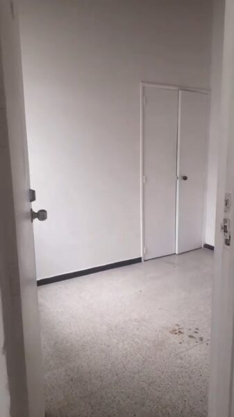 MEDELLIN LAURELES, VENDO CASA LOTE ESQUINERA