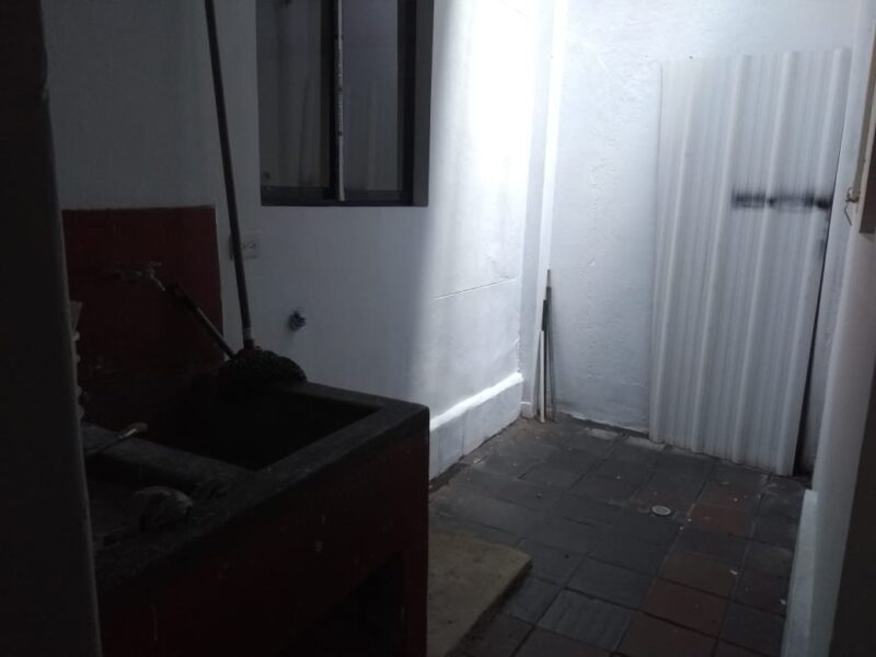 MEDELLIN BOSTON VENDO CASA CON AIRE PARA CONSTRUIR