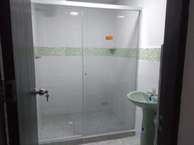 MEDELLIN BOSTON VENDO CASA CON AIRE PARA CONSTRUIR