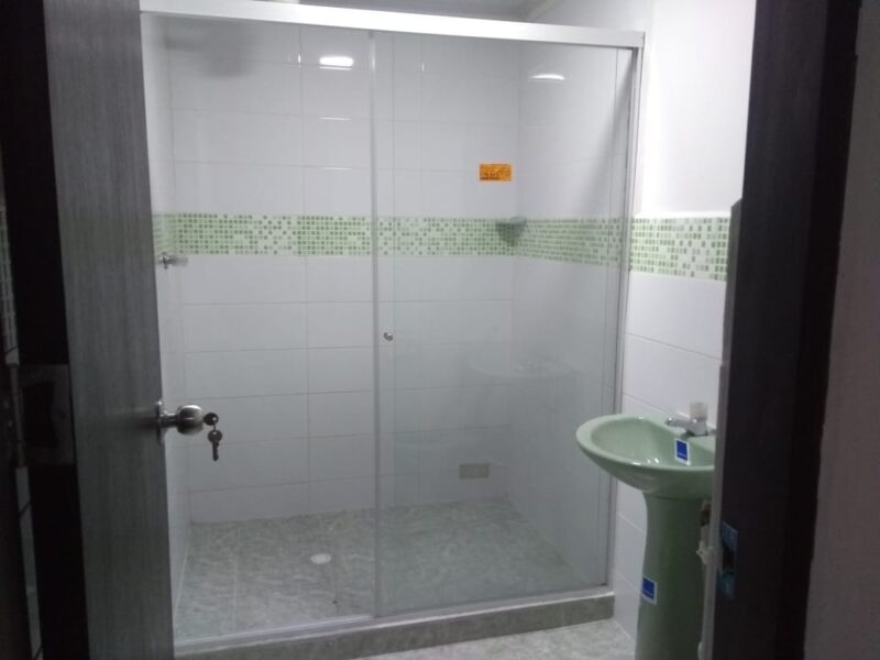 MEDELLIN BOSTON VENDO CASA CON AIRE PARA CONSTRUIR