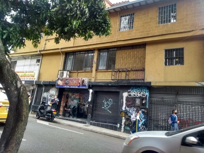 MEDELLIN BOSTON VENDO EDIFICIO ESQUINERO