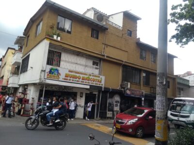 MEDELLIN BOSTON VENDO EDIFICIO ESQUINERO