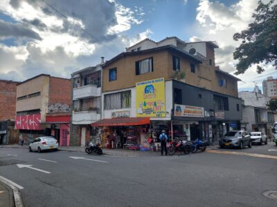 MEDELLIN BOSTON VENDO EDIFICIO ESQUINERO