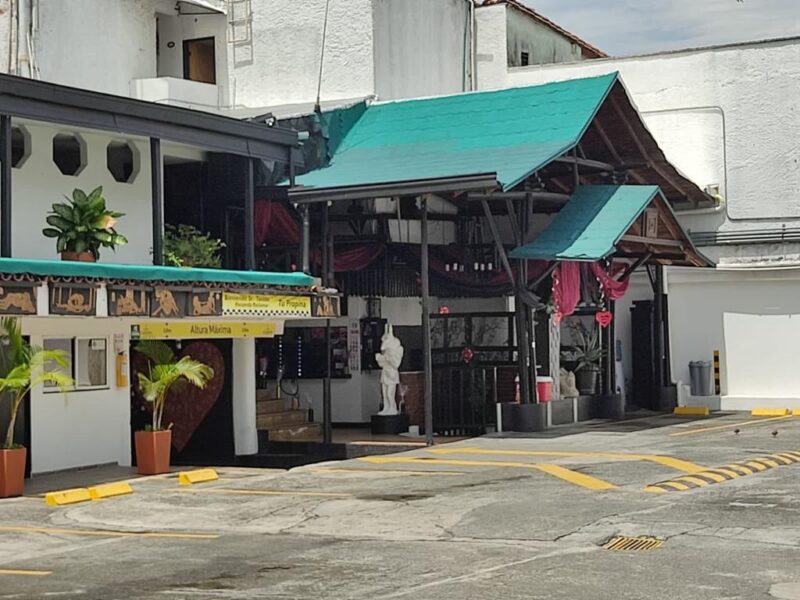 MEDELLIN VENDO EL MOTEL LOS COLORES