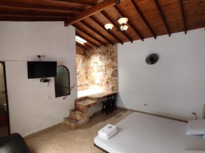 MEDELLIN VENDO EL MOTEL LOS COLORES