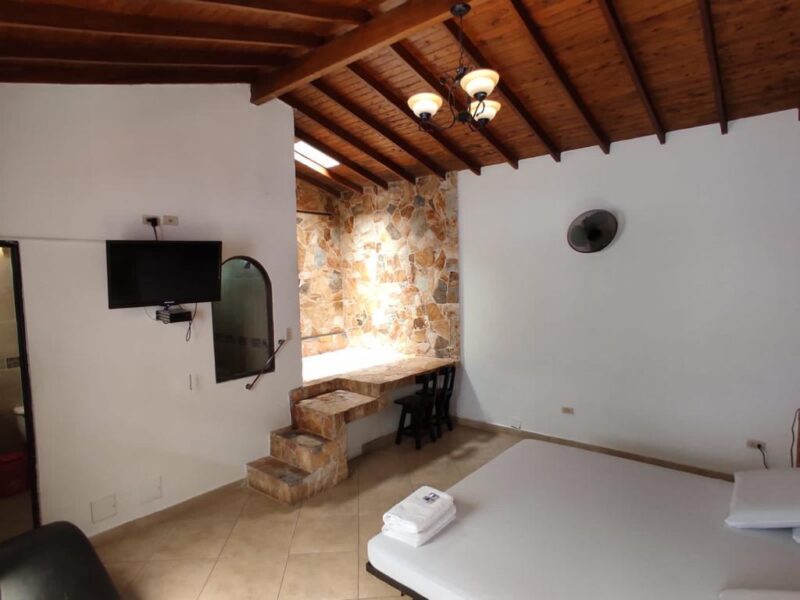 MEDELLIN VENDO EL MOTEL LOS COLORES