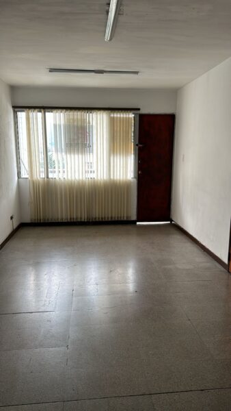 OFICINA EN VENTA EN EL CENTRO DE MEDELLIN, MUY BIEN UBICADA