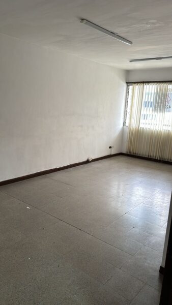 OFICINA EN VENTA EN EL CENTRO DE MEDELLIN, MUY BIEN UBICADA